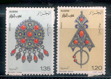 les bijoux à travers des timbres arabes Dz3